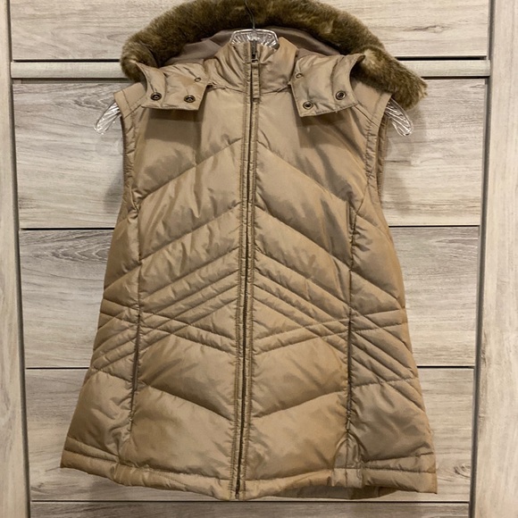 LOFT Puffer Vest - Picture 2 of 4